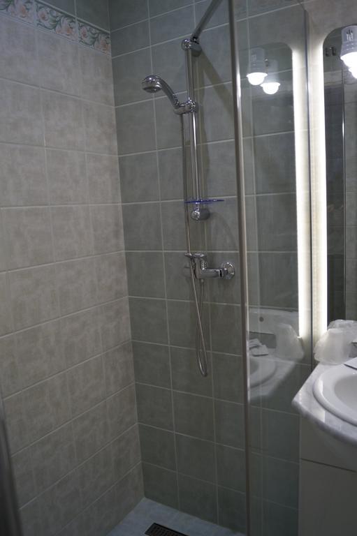 Apartment Center *